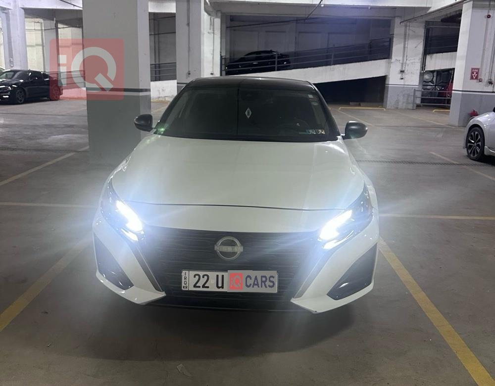 نيسان ألتيما